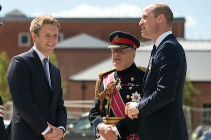 Hugh, con el príncipe William, en Leeds, en 2018, durante la inauguración de un centro de rehabilitación para miembros de las Fuerzas Armadas.