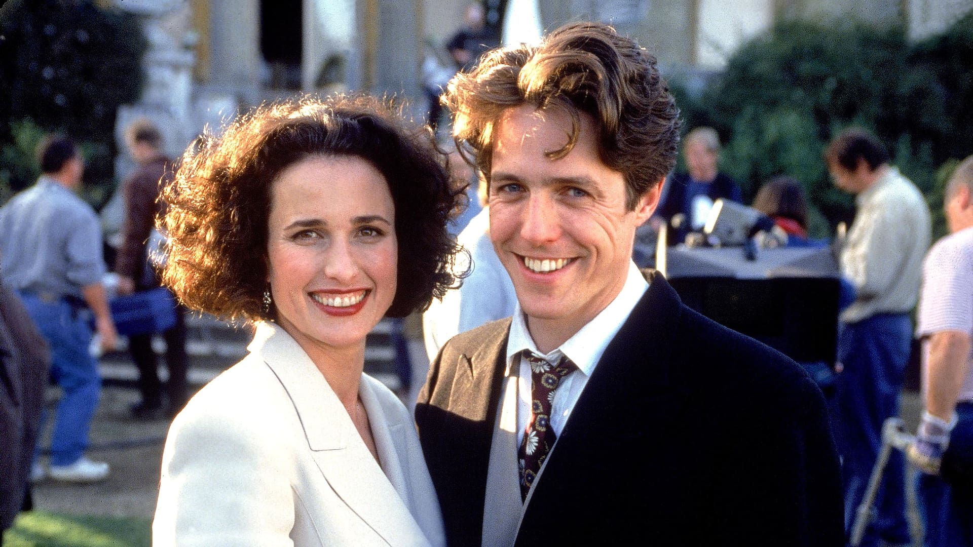 Hugh Grant y Andie MacDowell en el breve pero complejo rodaje de Cuatro bodas y un funeral