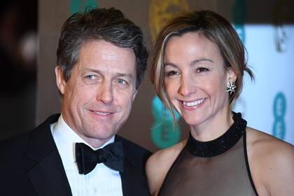 Hugh Grant y su pareja, Anna Eberstein, el año pasado en la entrega de los premios Bafta