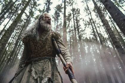 Hugh Jackman protagoniza la nueva película de A24, una reinterpretación de Robin Hood que remite a la leyenda medieval original y oscura (Crédito: A24)