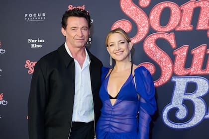 Hugh Jackman y Kate Hudson, los protagonistas de Song Sung Blue, se mostraron felices en la premiere europea del film que se realizó en Berlín