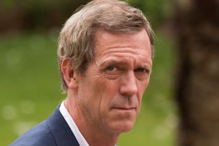 Hugh Laurie pidió disculpas tras responderle a una periodista