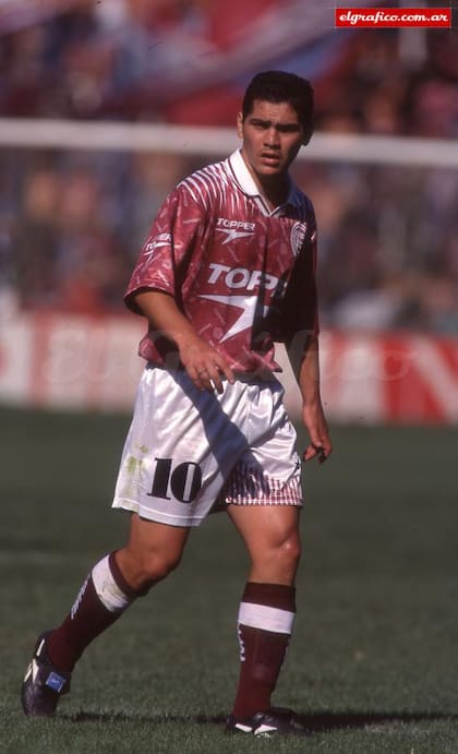 Hugo Alberto Morales, en Lanús, club del que es ídolo