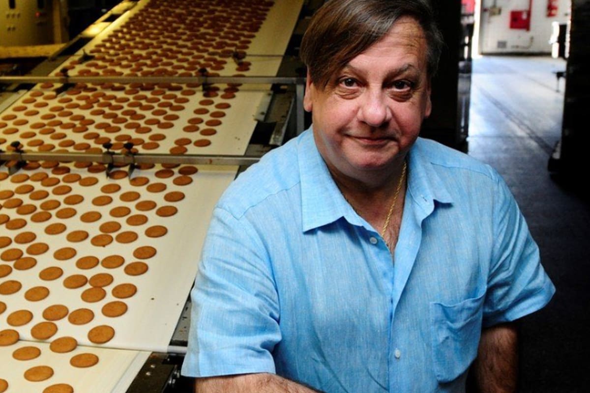 Hugo Basilotta en su fábrica.