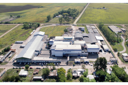 Hugo Borrel, presidente del frigorífico exportador ArreBeef, en Perez Millán, decidió esta tarde cerrar el establecimiento