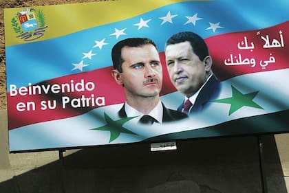 Hugo Chávez fue recibido en Siria con todos los honores.