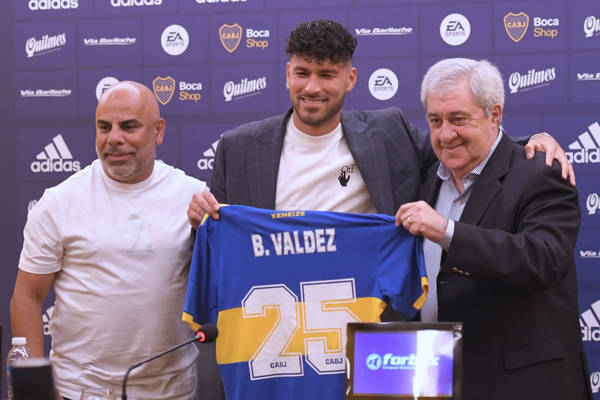 Hugo Ibarra ya tiene el primer refuerzo para la nueva etapa, el defensor paraguayo Bruno Valdez; lo acompañan Serna y Ameal