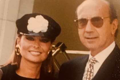 Lucía Miranda y Hugo López, juntos, en los 80; el mánager de Luis Miguel falleció en 1993