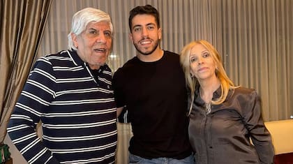 Hugo Moyano, junto con su hijo Jerónimo y su esposa, Liliana Esther Zulet