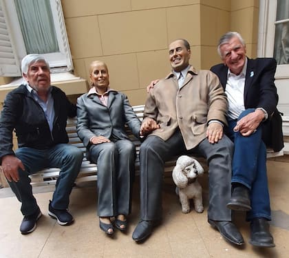 Hugo Moyano y José Luis Gioja, junto a las figuras de Eva y Juan Domingo Perón