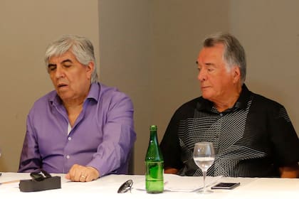 Hugo Moyano y Luis Barrionuevo cedieron en sus paritarias ante las presiones del Gobierno
