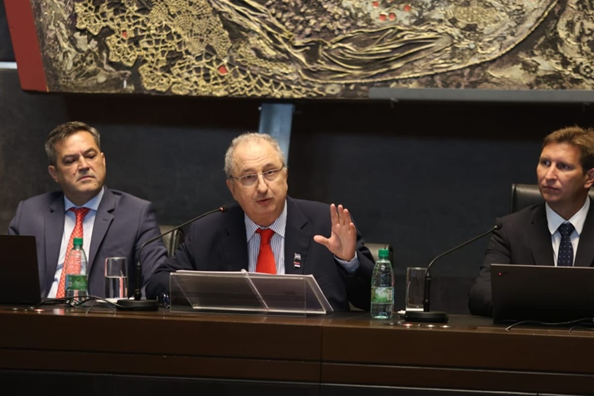 Hugo Passalacqua realizó el anuncio durante su discurso de apertura del 54° período de sesiones ordinarias, ante la mirada del secretario legislativo, Gabriel Manitto, y el titular de la Legislatura, Sebastián Macías.