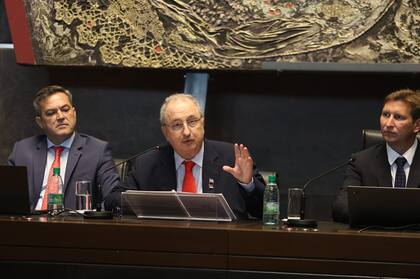 Hugo Passalacqua realizó el anuncio durante su discurso de apertura del 54° período de sesiones ordinarias, ante la mirada del secretario legislativo, Gabriel Manitto, y el titular de la Legislatura, Sebastián Macías.