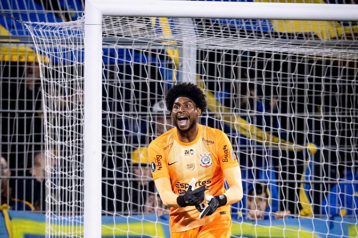 Hugo Souza, arquero de Corinthians, denunció actos de racismo por parte de los hinchas de Rosario Central, durante el partido de ida de los octavos de final de la Copa Libertadores