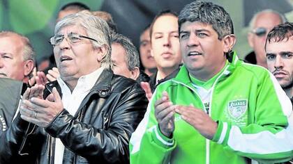 Hugo y uno de sus hijos, Pablo, responsable de Camioneros