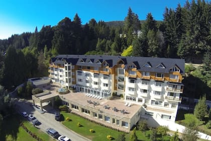Huinid Bustillo, el hotel de Bariloche donde ocurrió un alud que dejó un muerto y tres heridos