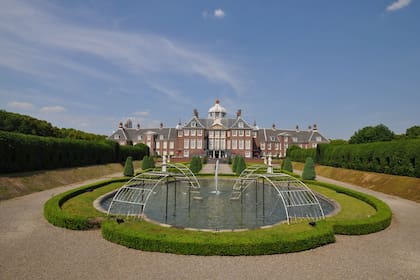 Huis Ten Bosch, la nueva casa de la reina Máxima y su familia, despertó la curiosidad por los hogares menos conocidos de la realeza