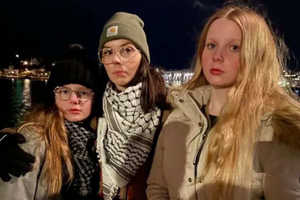 Hulda Hrund trabaja con sobrevivientes de violencia de género para construir un futuro mejor para sus hijas, quienes aparecen con ella en la fotografía