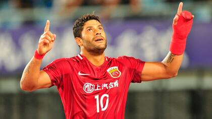 Hulk juega en el Shanghai SIPG