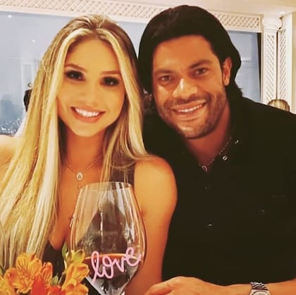 Hulk y Camila comparten fotos juntos en sus redes sociales. Foto: Instagram.