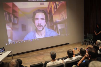 Humberto Moro en la conferencia virtual que dio a la prensa en Proa