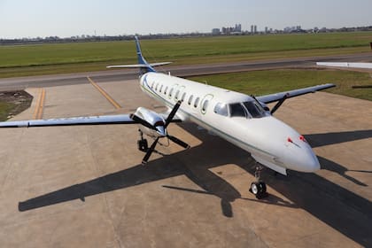 Humming Airways utiliza un Fairchild Swearingen Metroliner III, un modelo turbohélice presurizado con capacidad para hasta 19 pasajeros, que pertenece a Royal Class