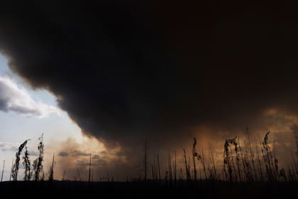 Humo de incendios canadienses tiñe el cielo: Michigan y Minnesota en alerta por AQI "peligroso"