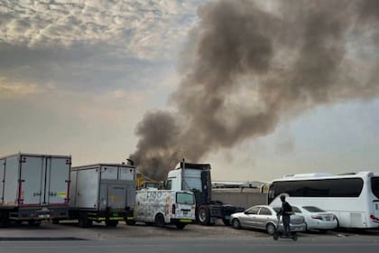Humo en Dubai este viernes tras un ataque con drones
(AP)