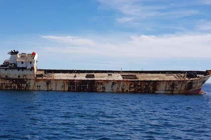 Hundieron un pesquero frente a las costas de Puerto Madryn para crear un arrecife artificial