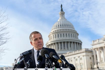 Hunter Biden frente al Capitolio en Washington el 13 de diciembre de 2023 (Foto AP/Jose Luis Magana)