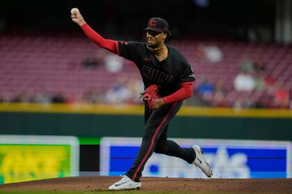 Hunter Greene poncha a 12 y Rojos derrotan 6-1 a Nacionales