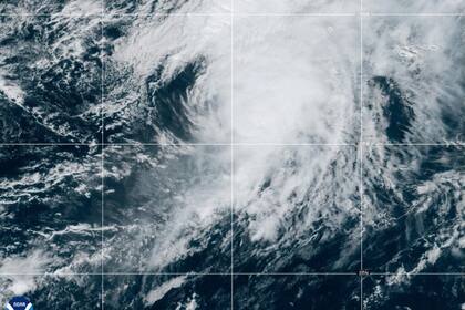 Huracán Gabrielle avanza rápido y causará fuertes lluvias y marejadas a las Azores