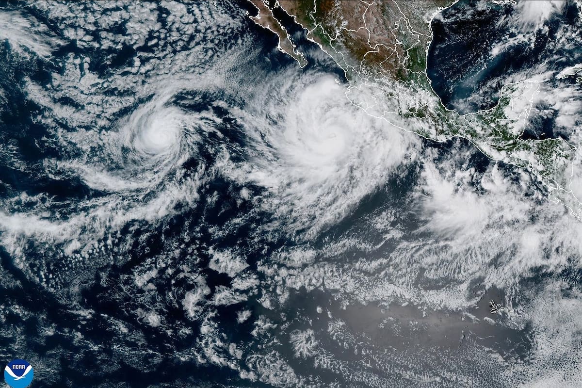 Huracán Priscilla se fortalece frente a las costas de Baja California, México
