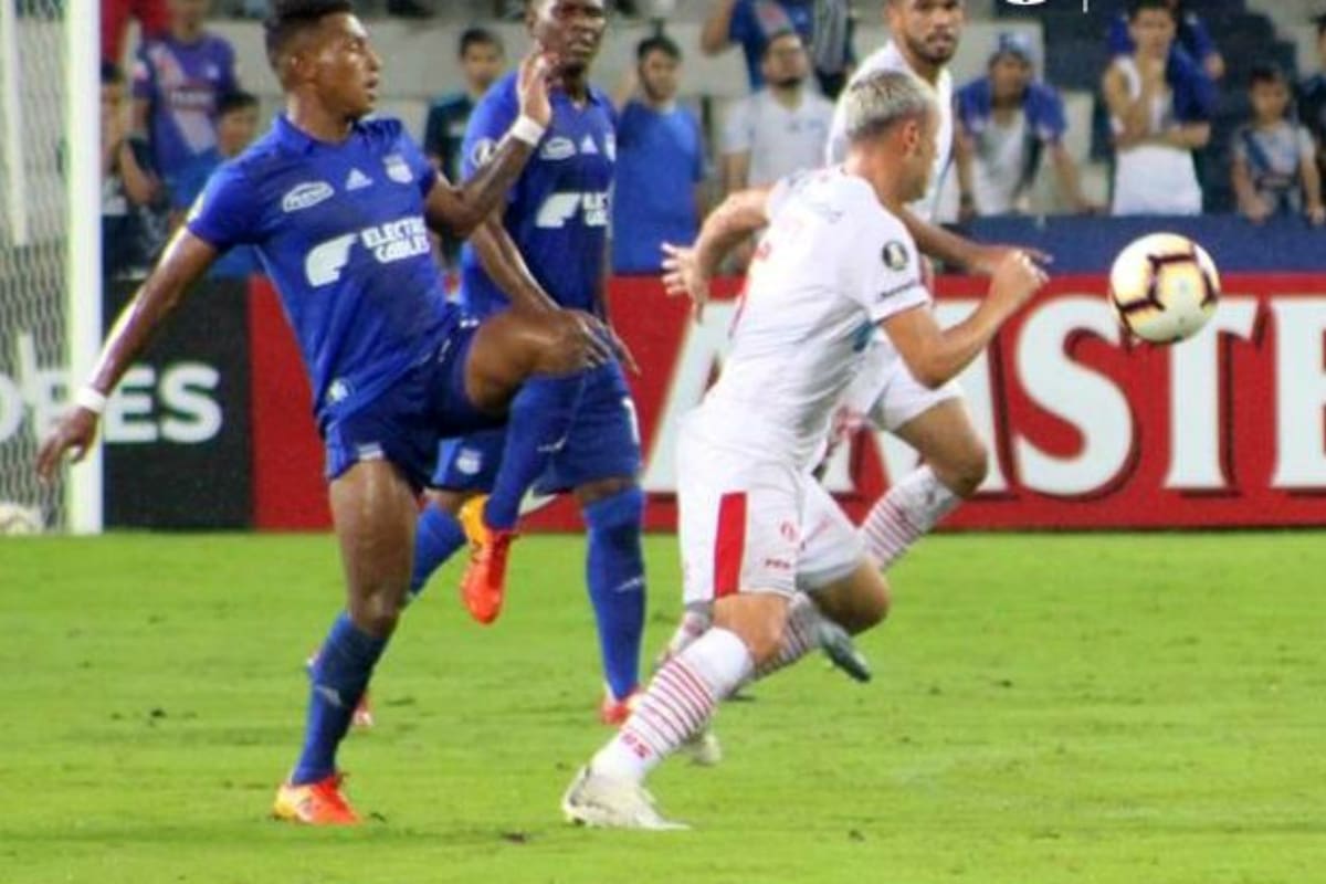 Huracán rescató un empate en Guayaquil