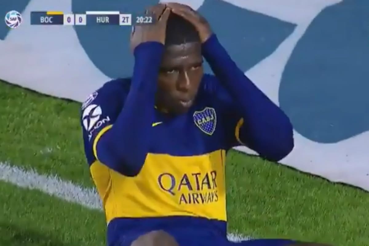 Hurtado desperdició una situación muy clara en su primer partido como titular