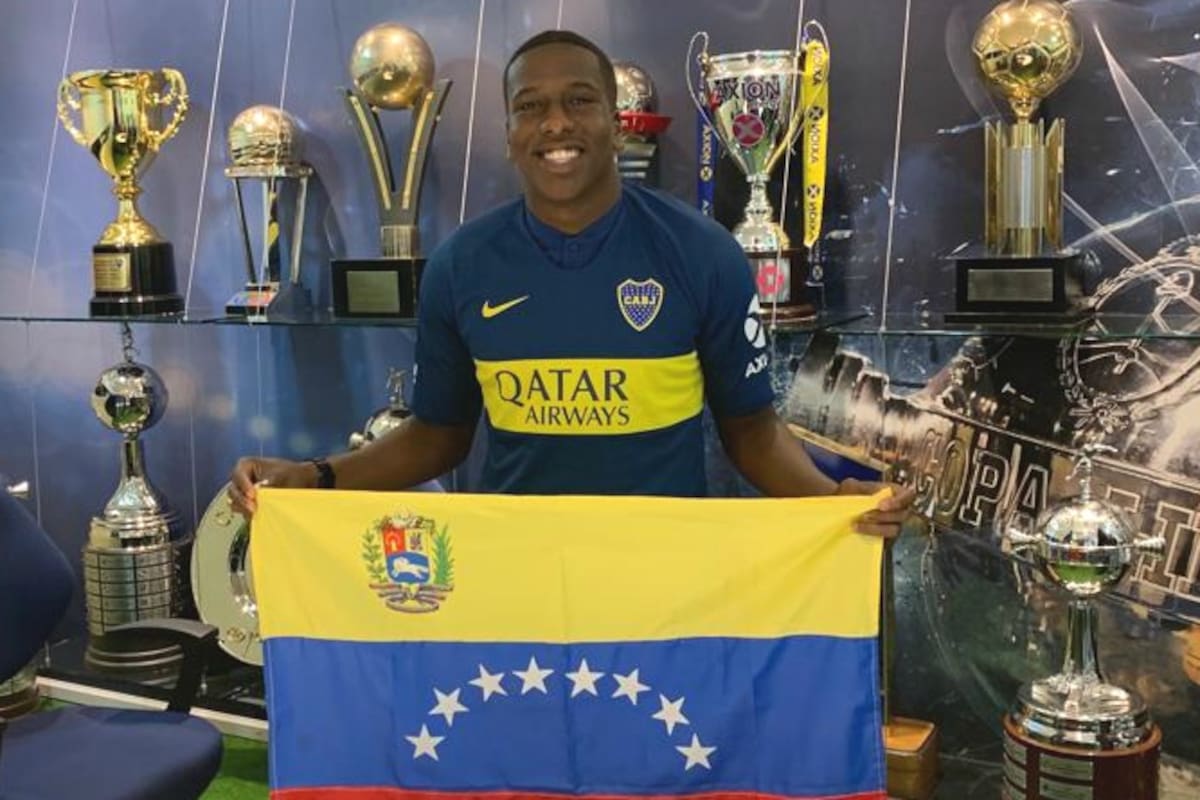 Hurtado ya firmó su vínculo con Boca