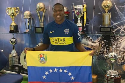 Hurtado ya firmó su vínculo con Boca