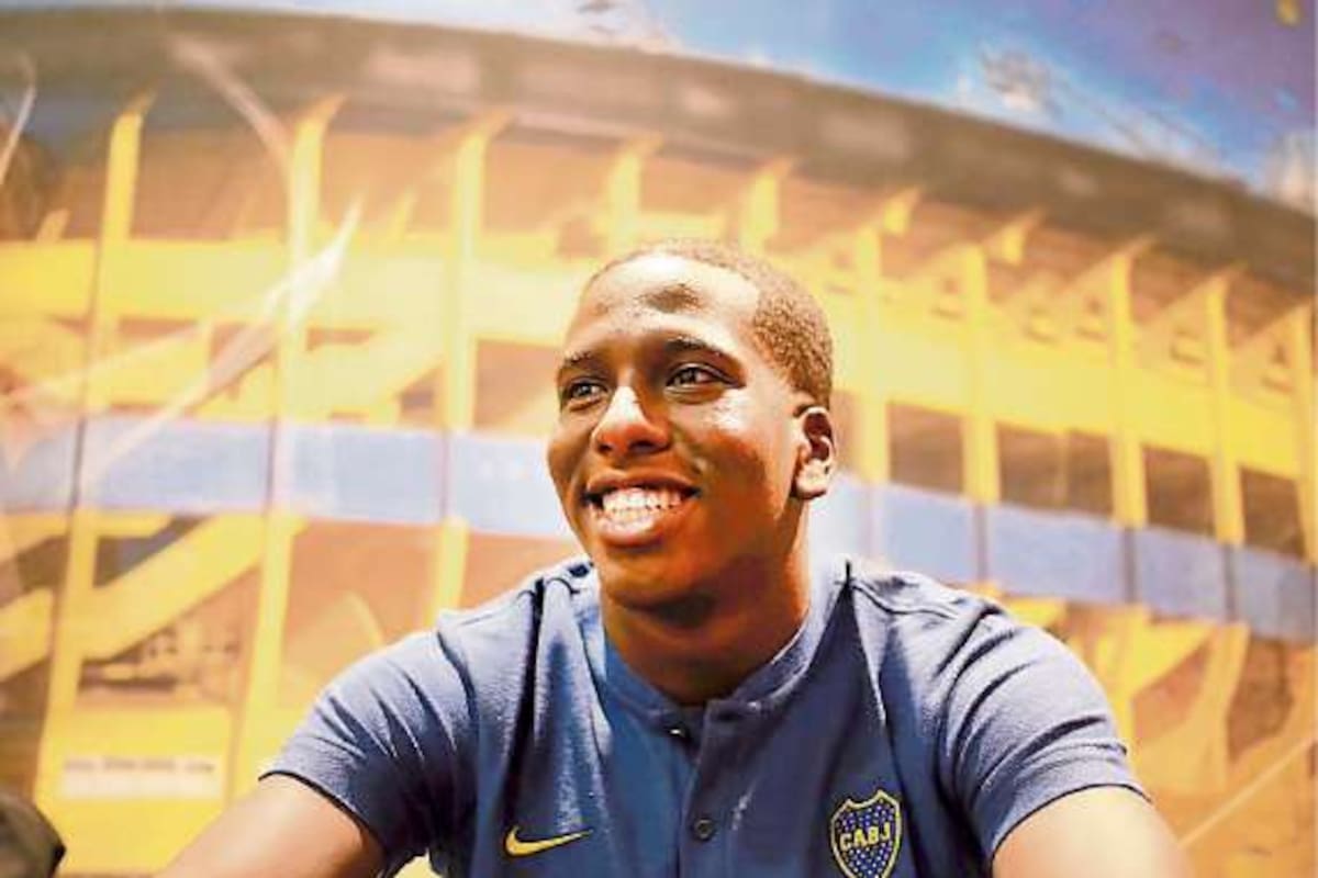 Hurtado ya posa con la camiseta xeneize; es el segundo refuerzo de Boca