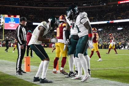 Hurts y Eagles ganan segundo título consecutivo de la NFC Este al vencer 29-18 a Commanders