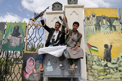 Hutíes en Yemen reportan 68 muertos en presunto ataque de EEUU que golpeó un penal con migrantes