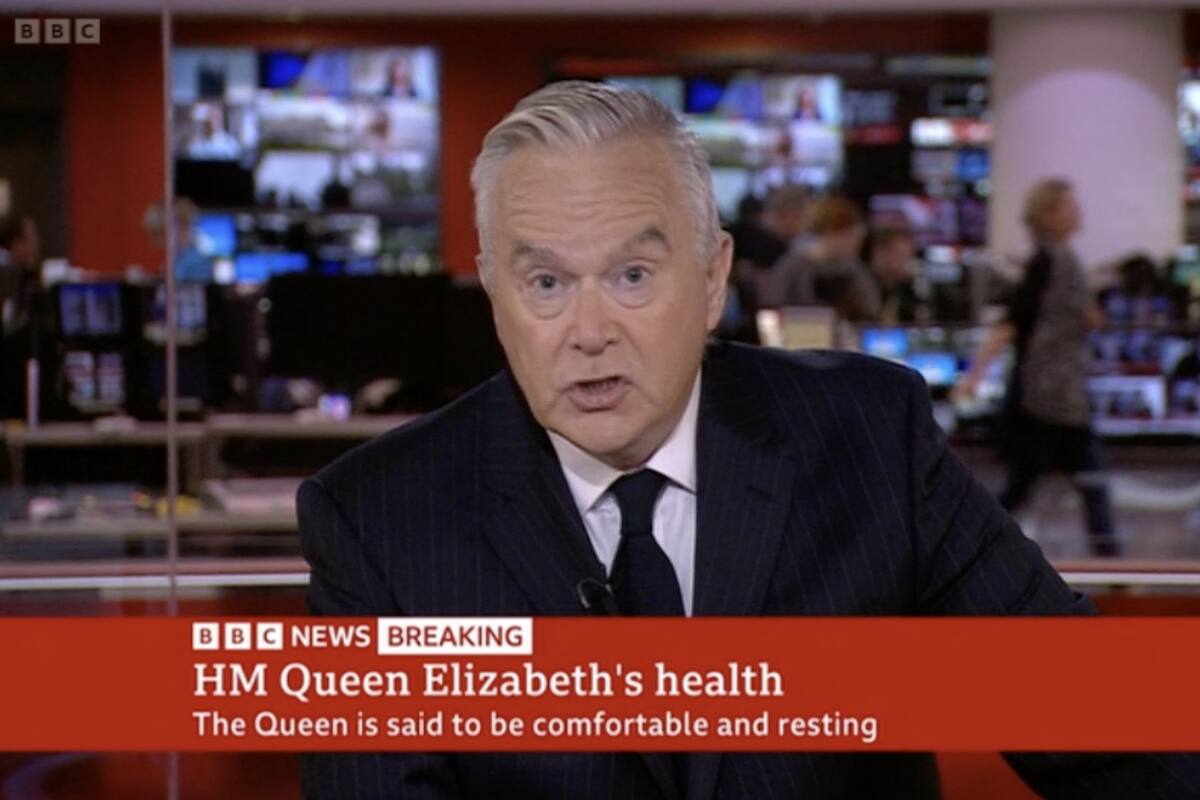 Huw Edwards ante la noticia de la muerte de la Reina Isabel II