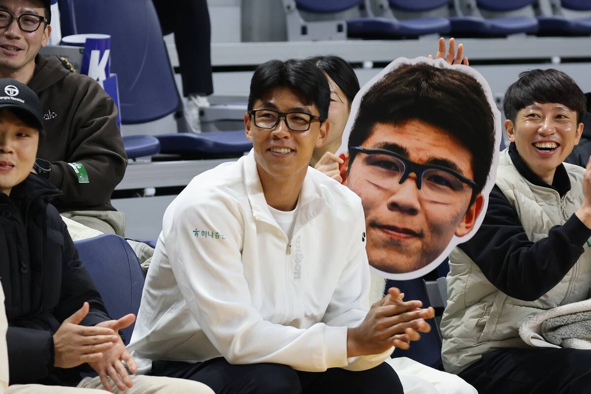 Hyeon Chung, de 29 años, actual 392° y 19° en 2018, durante un momento simpático del equipo de Corea del Sur en Busan, a pocos días de la serie ante Argentina