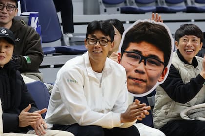 Hyeon Chung, de 29 años, actual 392° y 19° en 2018, durante un momento simpático del equipo de Corea del Sur en Busan, a pocos días de la serie ante Argentina