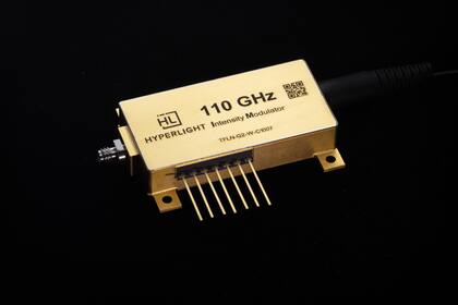 HyperLight presenta modulador de intensidad de 110GHz con un Vπ bajo en niveles récord, aprovechando