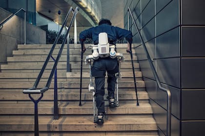 Hyundai Universal Medical Assist (HUMA) es un exoesqueleto que se acopla a la cintura y a las piernas y refuerza los músculos