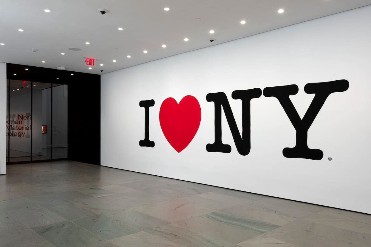 I ? NY, el icónico logo creado por Milton Glaser, en la entrada del Museo de Arte Moderno de Nueva York