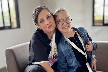 Ian Moche con su mamá, Marlene Spesso