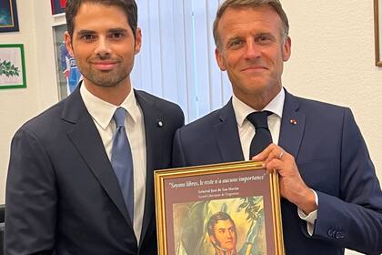 Ian Sielecki, embajador argentino en Francia, se reunió con Emmanuel Macron en Francia, para honrar el legado de San Martín.