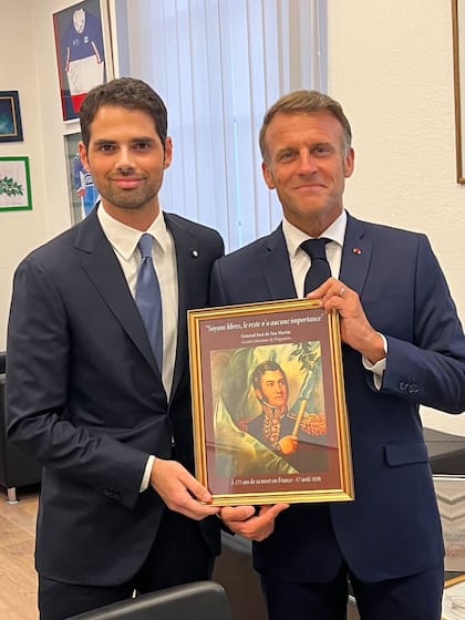 Ian Sielecki, embajador argentino en Francia, se reunió con Emmanuel Macron en Francia, para honrar el legado de San Martín.