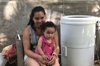 Mamá adolescente: tiene 18 años, vive en una isla en Campana y quiere estudiar abogacía para que ningún chico sufra como ella